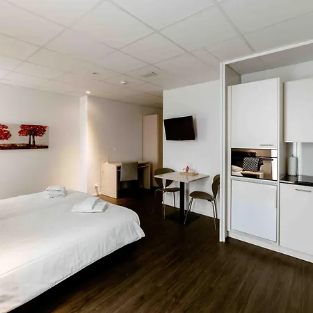 Lorentes Bern Airport 4* בלפ