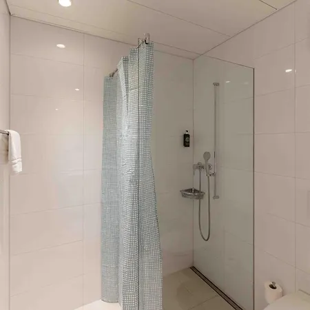 Lorentes Bern Airport 4*