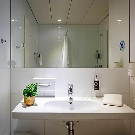 Lorentes Bern Airport 4*