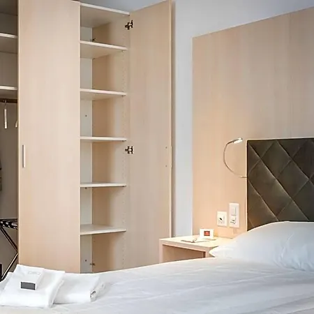 Lorentes Bern Airport 4*