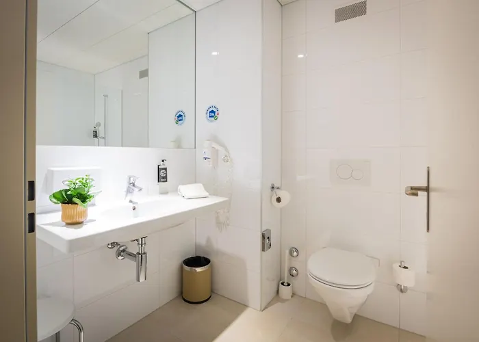 Lorentes Bern Airport 4*