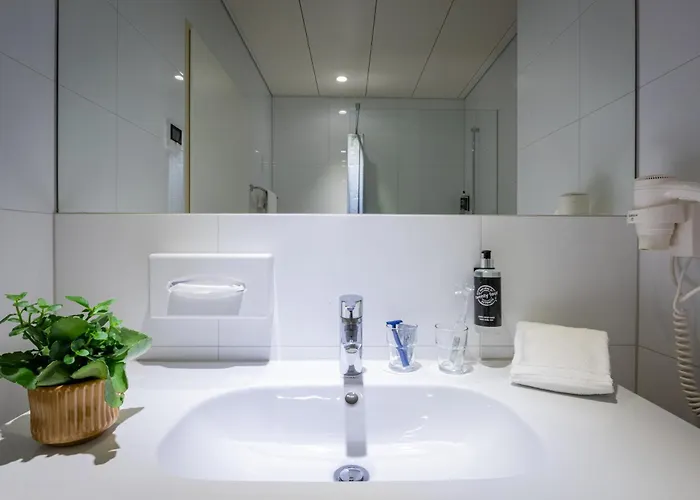 Lorentes Bern Airport 4*