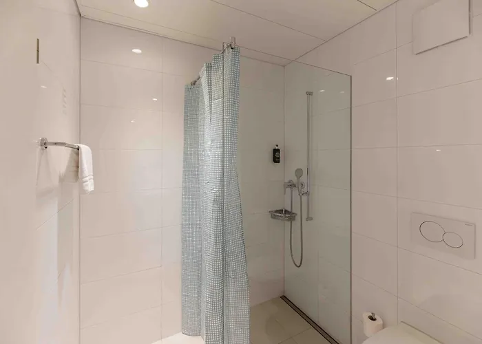 Lorentes Bern Airport 4*