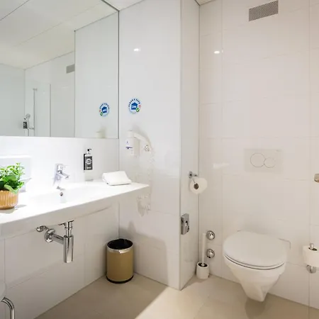 Lorentes Bern Airport 4*