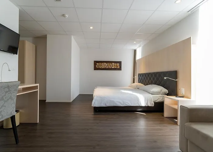 Lorentes Bern Airport 4*